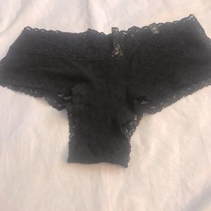 Victoria’s Secret The Lacie hip hugger in black